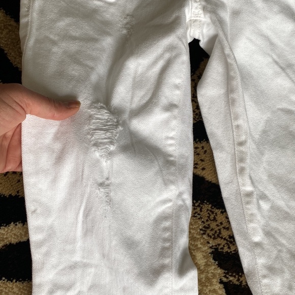 Low-rise White GUESS Jeans with bell bottom! - Picture 5 of 11